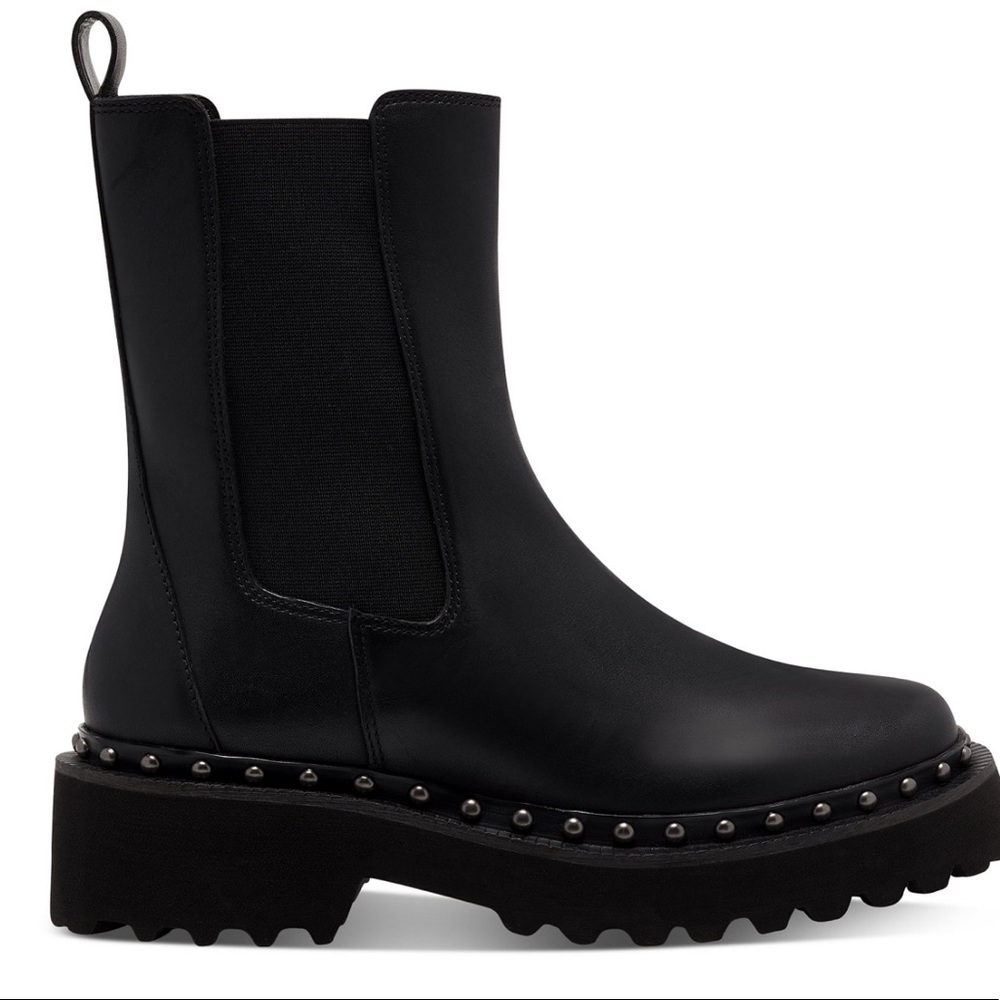 VINCE CAMUTO Black Pull-On Boots - Size: 6.5